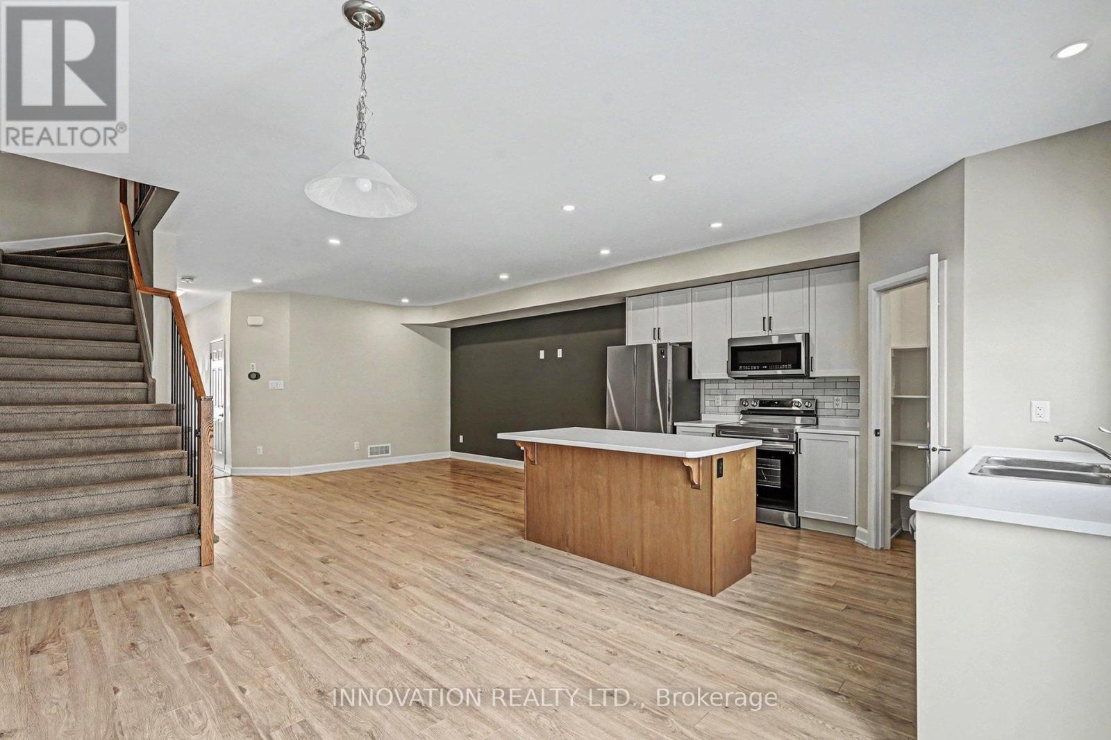 82 Vimy Ridge Crescent, Arnprior, Ontario  K7S 0H7 - Photo 3 - X12747620