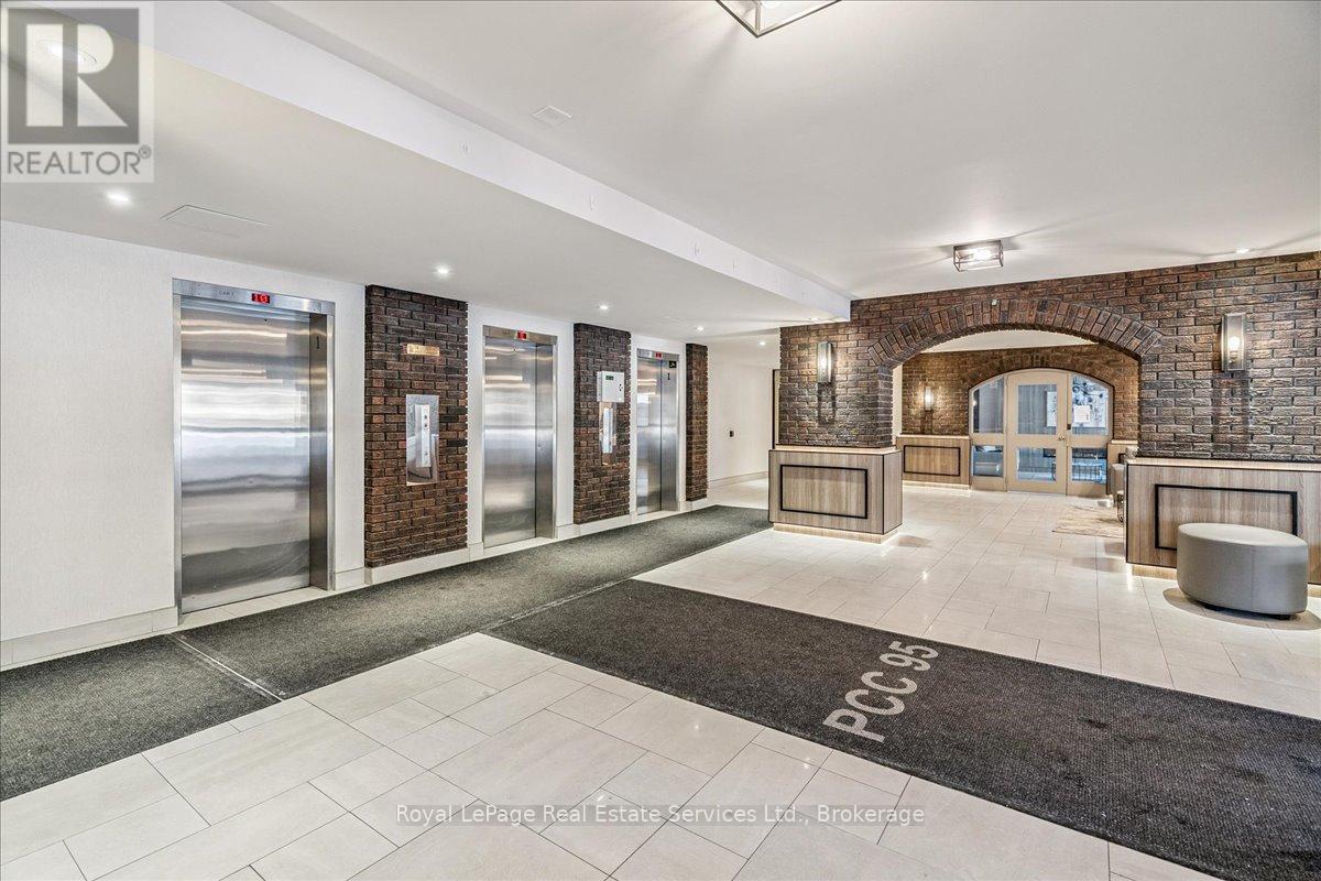 812 - 966 Inverhouse Drive, Mississauga (Clarkson), Ontario  L5J 4B6 - Photo 3 - W12747628