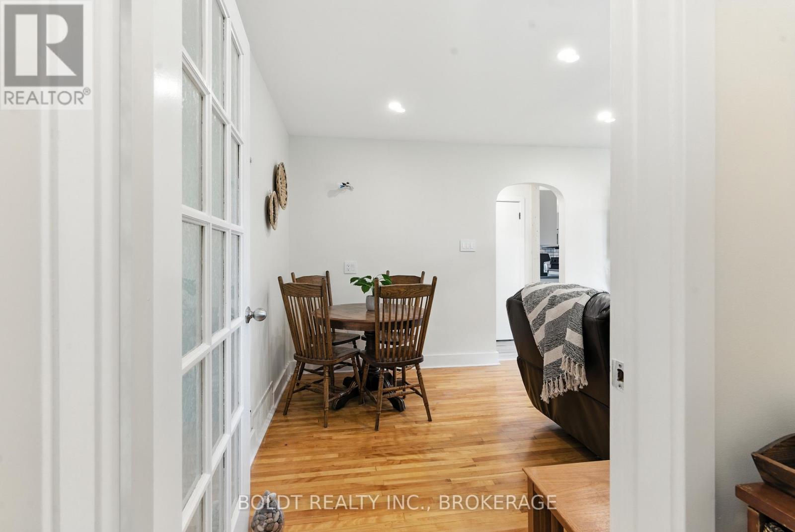 6962 Margaret Street, Niagara Falls (Arad/fallsview), Ontario  L2G 2V9 - Photo 3 - X12747666