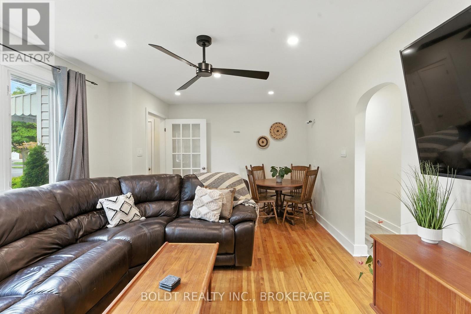 6962 Margaret Street, Niagara Falls (Arad/fallsview), Ontario  L2G 2V9 - Photo 6 - X12747666