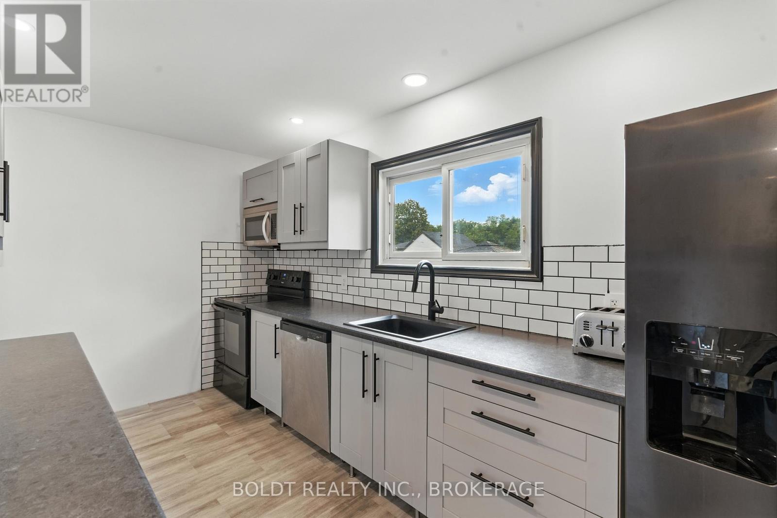 6962 Margaret Street, Niagara Falls (Arad/fallsview), Ontario  L2G 2V9 - Photo 9 - X12747666