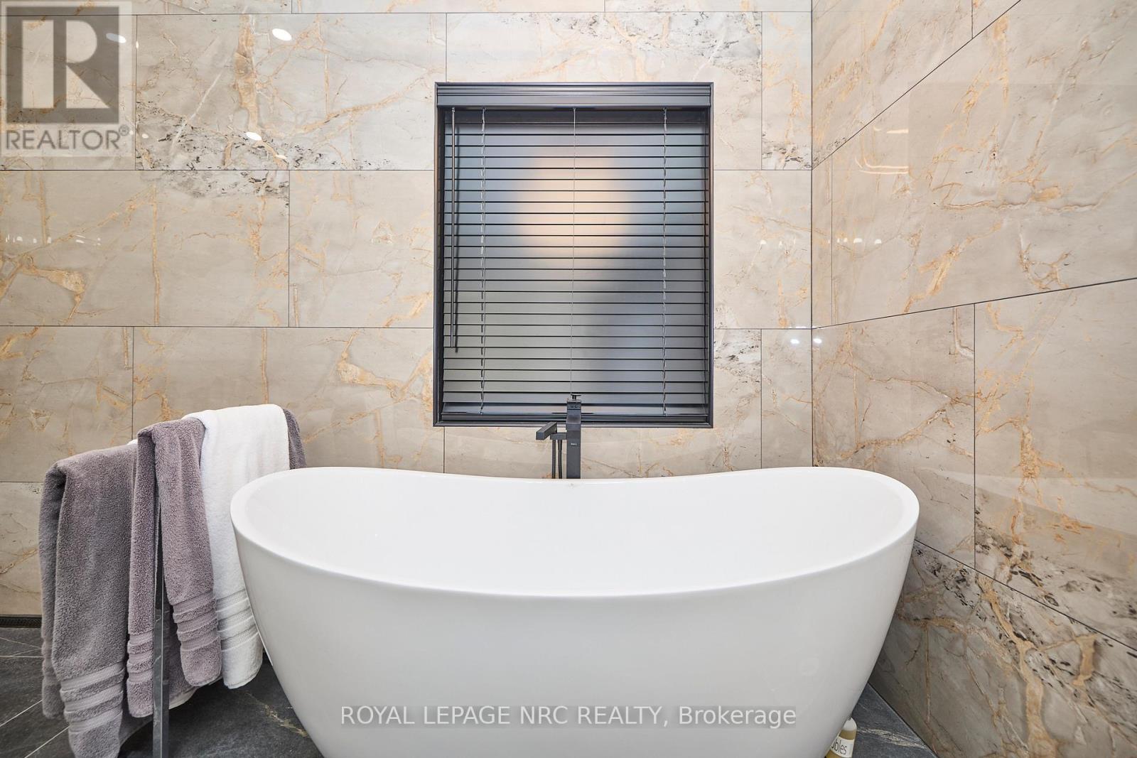 1174 Spears Road, Fort Erie (Crescent Park), Ontario  L2A 4N1 - Photo 21 - X12747744