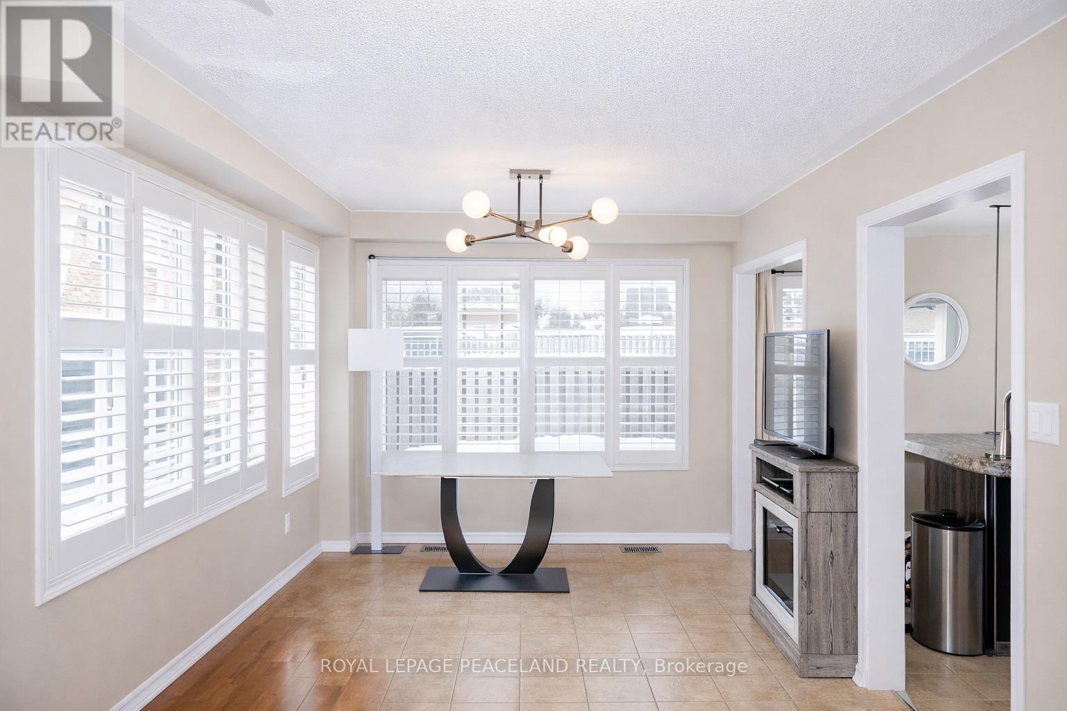 68 Christian Hoover Drive, Whitchurch-Stouffville (Stouffville), Ontario  L4A 0X6 - Photo 11 - N12747092