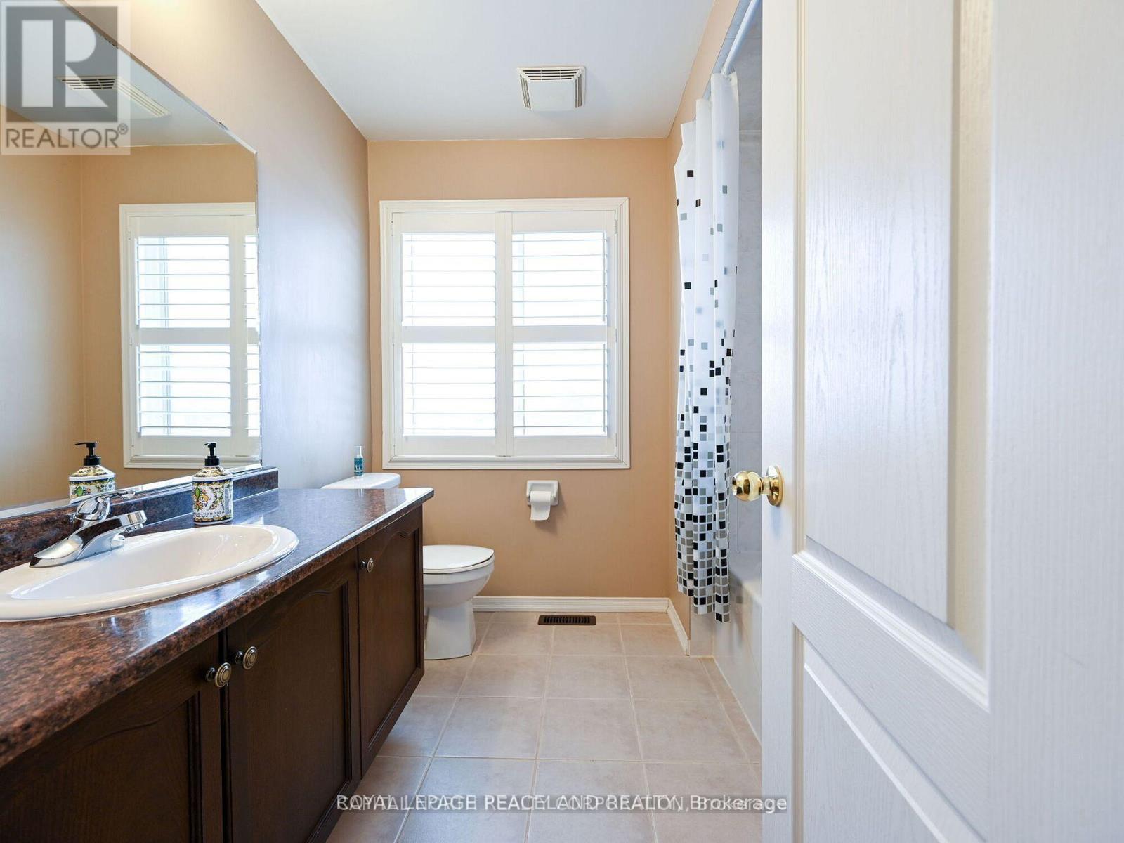 68 Christian Hoover Drive, Whitchurch-Stouffville (Stouffville), Ontario  L4A 0X6 - Photo 19 - N12747092