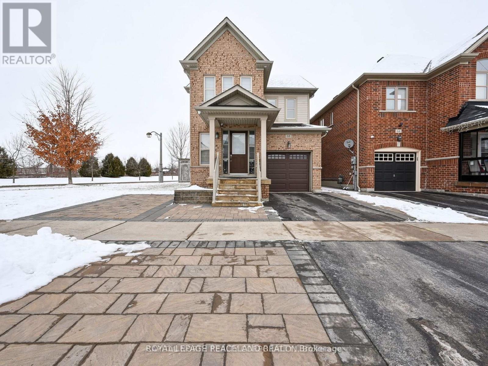 68 Christian Hoover Drive, Whitchurch-Stouffville (Stouffville), Ontario  L4A 0X6 - Photo 2 - N12747092