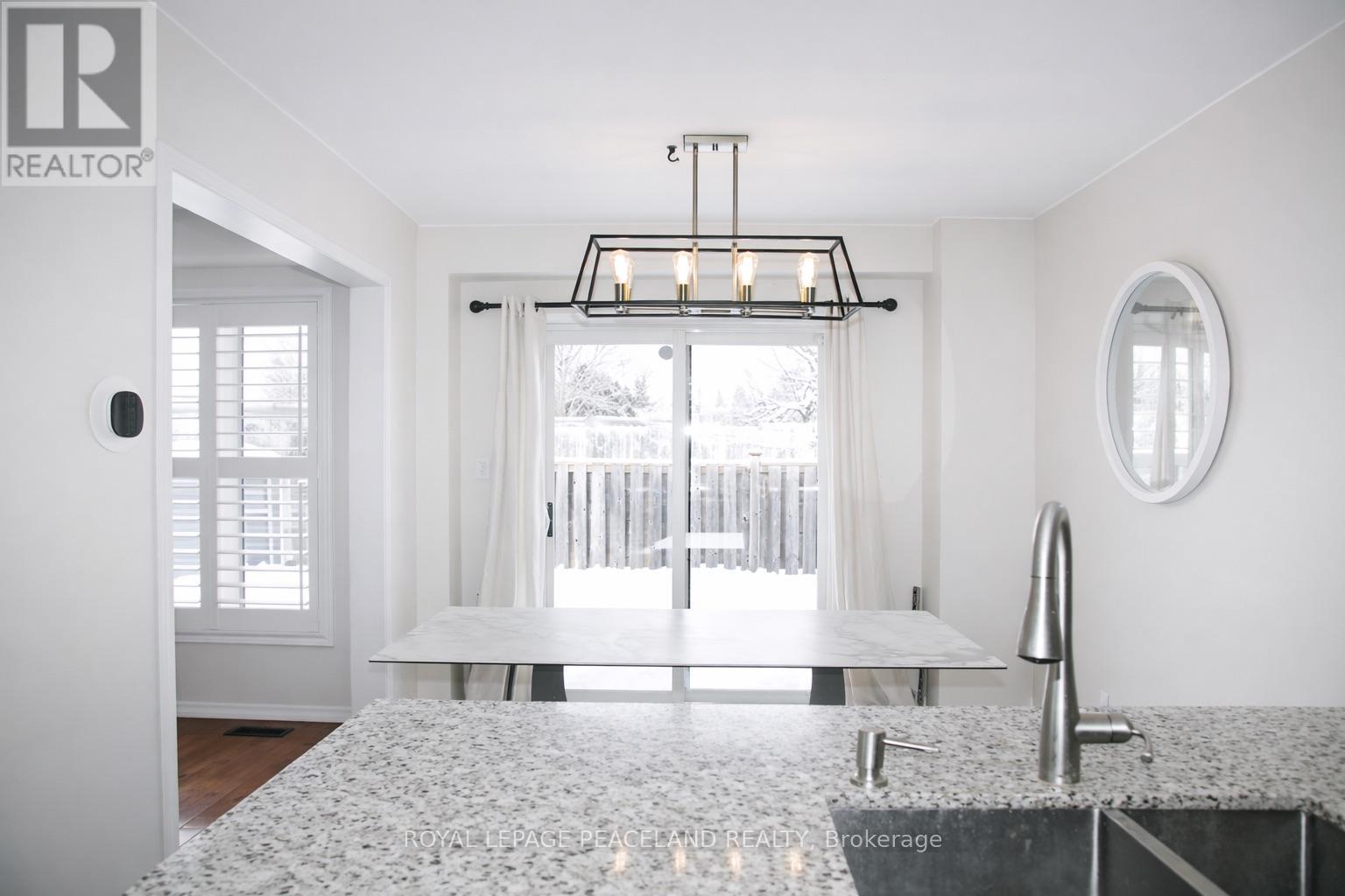 68 Christian Hoover Drive, Whitchurch-Stouffville (Stouffville), Ontario  L4A 0X6 - Photo 7 - N12747092