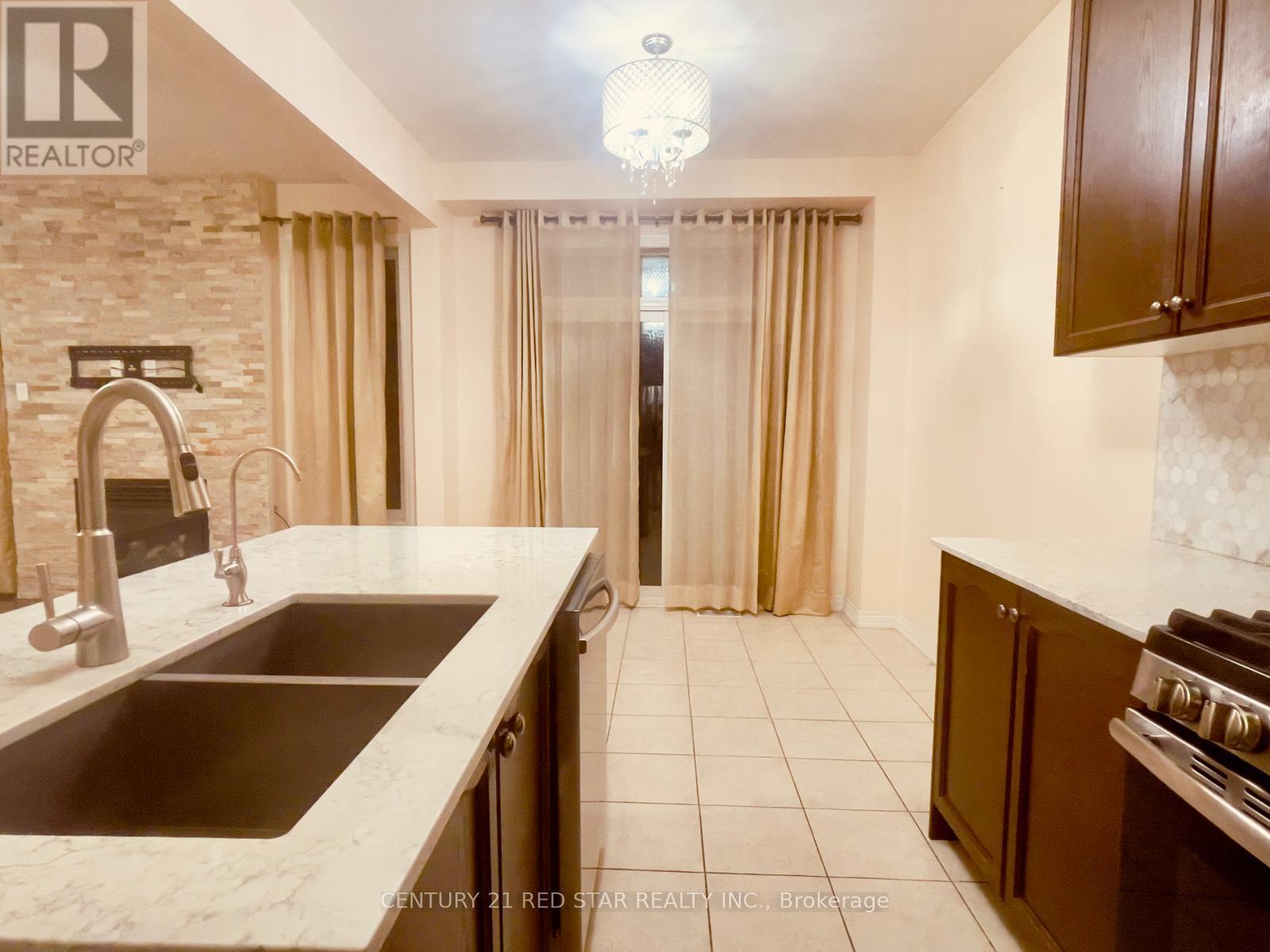 55 Chesterwood Crescent, Brampton, Ontario  L6Y 0Z4 - Photo 3 - W12637344