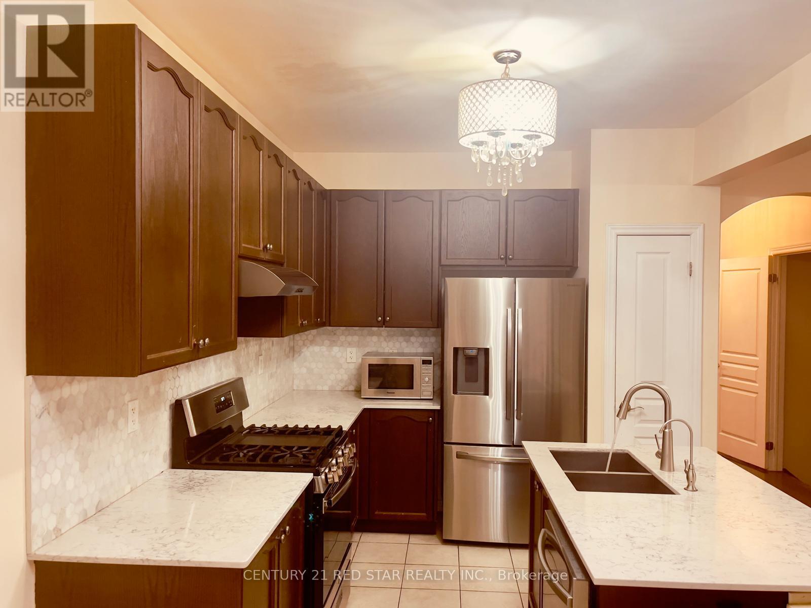 55 Chesterwood Crescent, Brampton, Ontario  L6Y 0Z4 - Photo 2 - W12637344