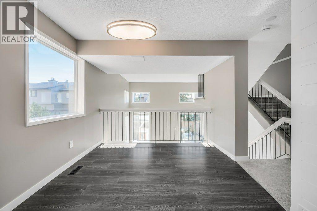 76 Glamis Gardens Sw, Calgary, Alberta  T3E 6S4 - Photo 9 - A2281749