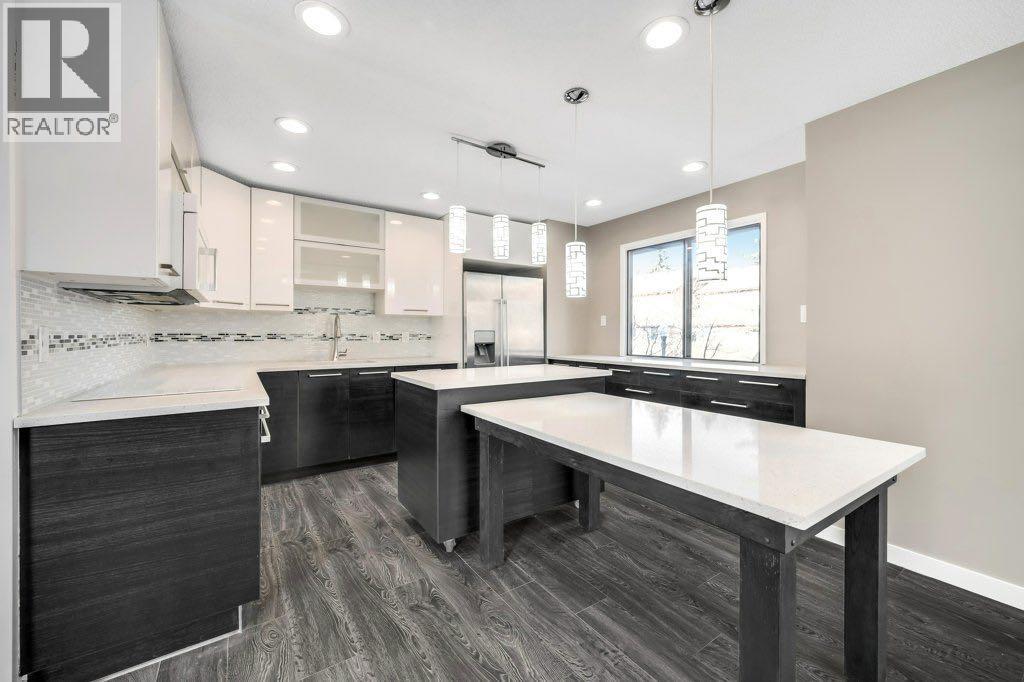 76 Glamis Gardens Sw, Calgary, Alberta  T3E 6S4 - Photo 12 - A2281749