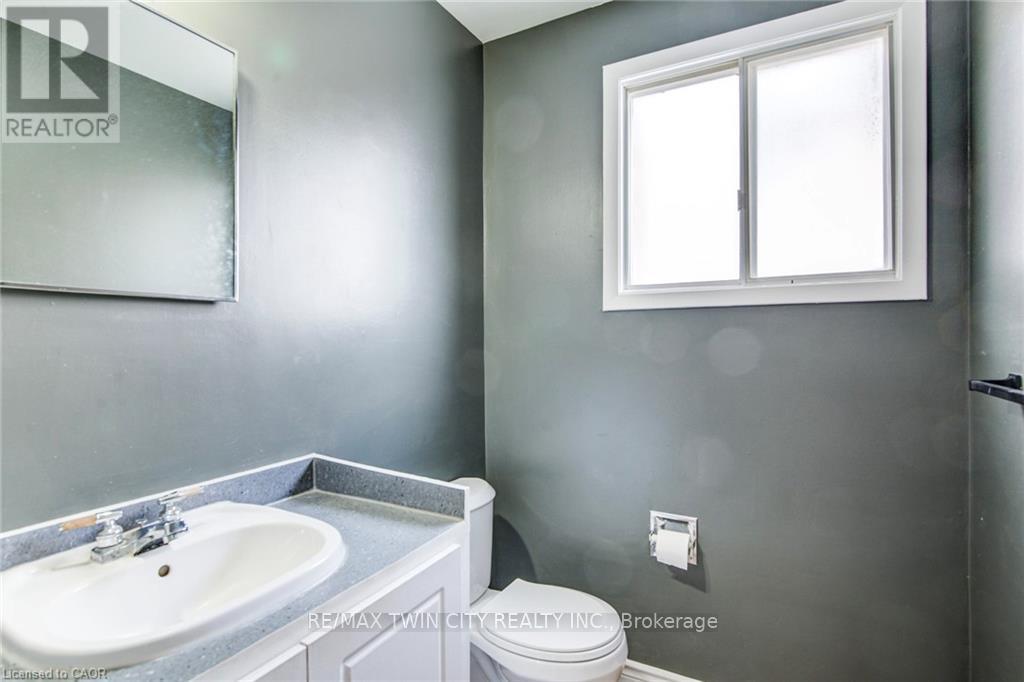 839 Doon Village Road, Kitchener, Ontario  N2P 1A1 - Photo 9 - X12742170