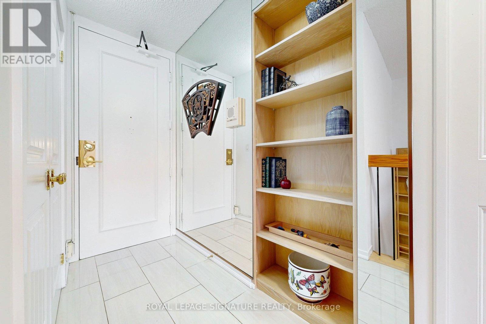 410/204 - 33 Harbour Square, Toronto, Ontario  M5J 2G2 - Photo 3 - C12747616