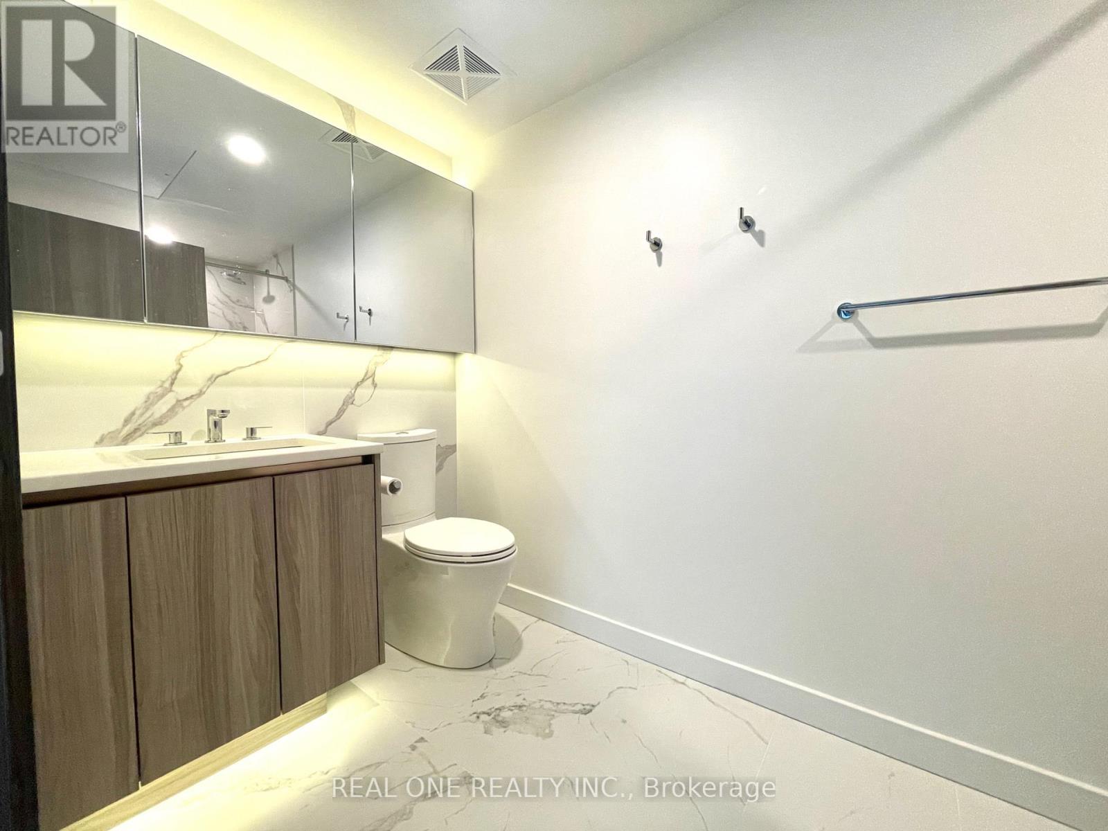 2505 - 1 Concord Cityplace Way, Toronto, Ontario  M5V 0X3 - Photo 16 - C12747704