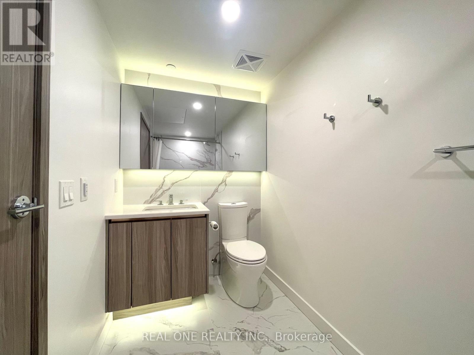 2505 - 1 Concord Cityplace Way, Toronto, Ontario  M5V 0X3 - Photo 17 - C12747704