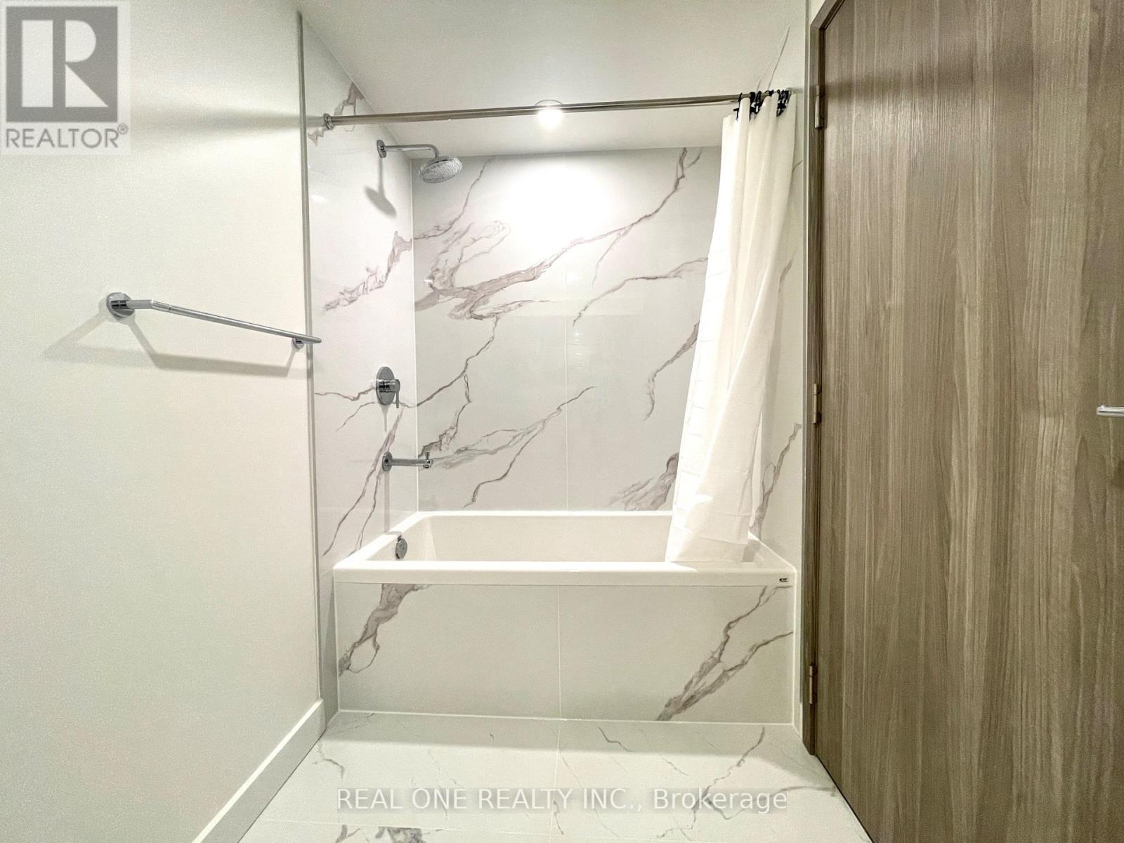 2505 - 1 Concord Cityplace Way, Toronto, Ontario  M5V 0X3 - Photo 18 - C12747704