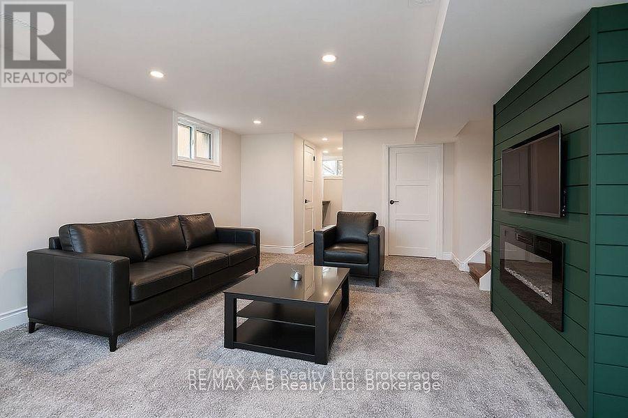 149 Norfolk Street, Stratford, Ontario  N5A 3Y7 - Photo 8 - X12685578