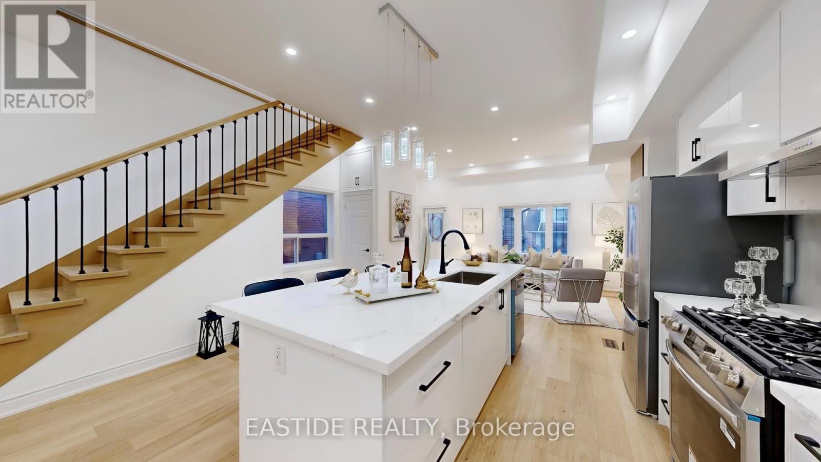 202 Queensdale Avenue, Toronto, Ontario  M4C 2A9 - Photo 6 - E12747640