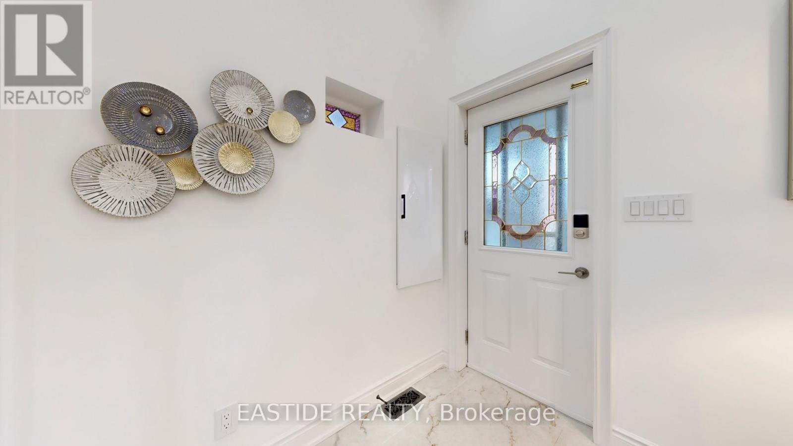 202 Queensdale Avenue, Toronto, Ontario  M4C 2A9 - Photo 7 - E12747640