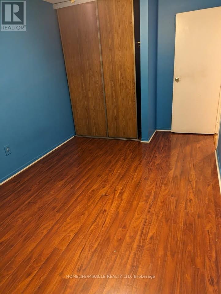 3 Malabar Crescent, Brampton, Ontario  L6S 3X6 - Photo 11 - W12722894