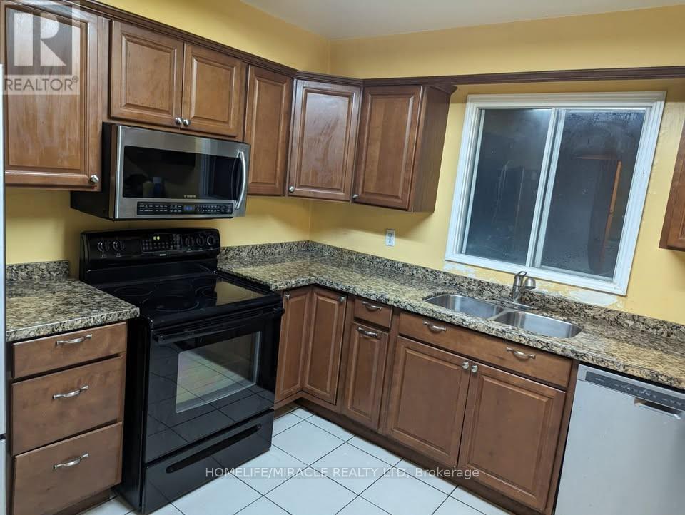 3 Malabar Crescent, Brampton, Ontario  L6S 3X6 - Photo 3 - W12722894