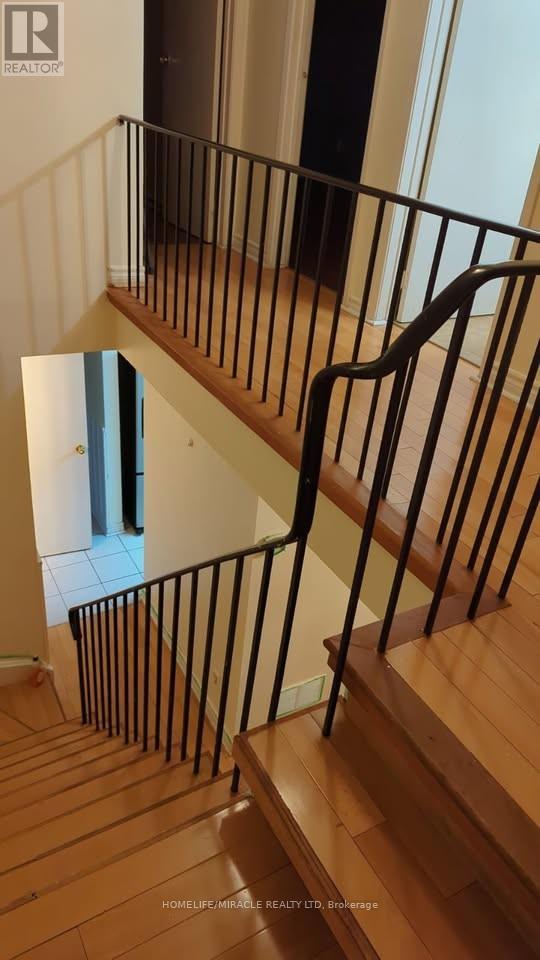 3 Malabar Crescent, Brampton, Ontario  L6S 3X6 - Photo 9 - W12722894