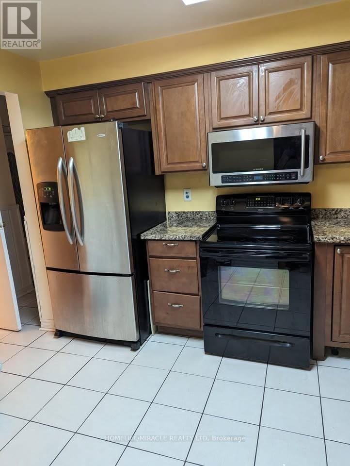 3 Malabar Crescent, Brampton, Ontario  L6S 3X6 - Photo 2 - W12722894