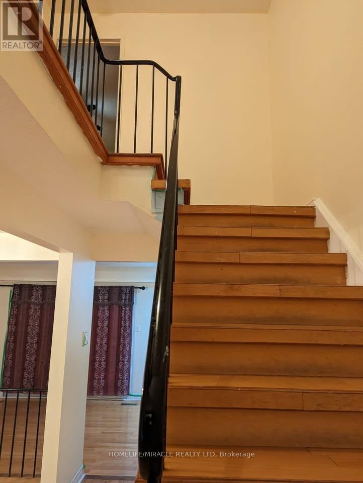 3 Malabar Crescent, Brampton, Ontario  L6S 3X6 - Photo 6 - W12722894