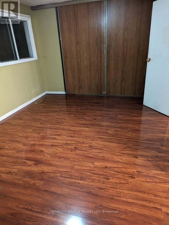 3 Malabar Crescent, Brampton, Ontario  L6S 3X6 - Photo 8 - W12722894