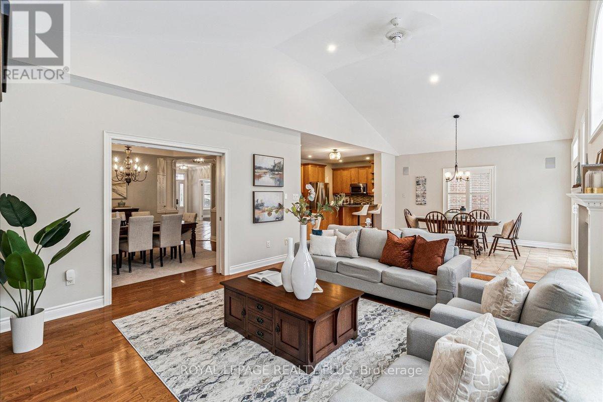 6409 Western Skies Way, Mississauga, Ontario  L5W 1H5 - Photo 4 - W12724012