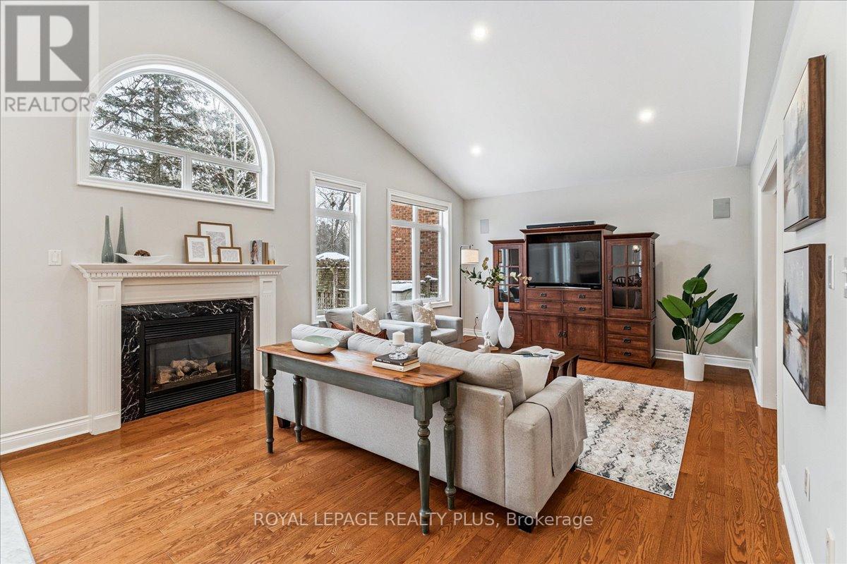 6409 Western Skies Way, Mississauga, Ontario  L5W 1H5 - Photo 5 - W12724012