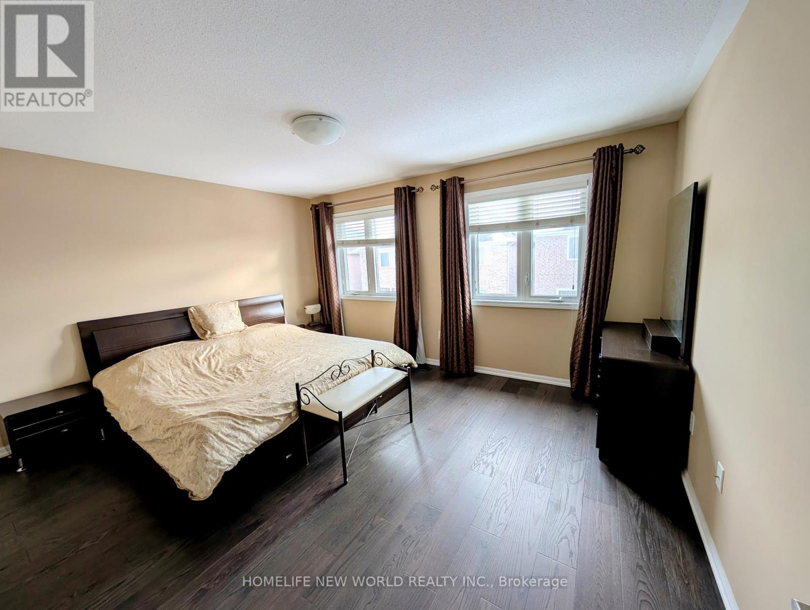 105 James Parrott Avenue, Markham, Ontario  L6E 2B3 - Photo 10 - N12747602
