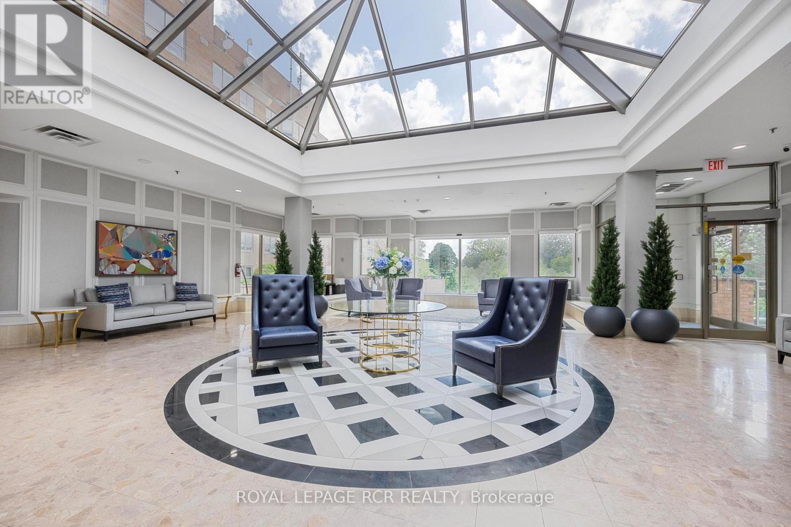 213 - 14924 Yonge Street, Aurora, Ontario  L4G 6H7 - Photo 3 - N12747746