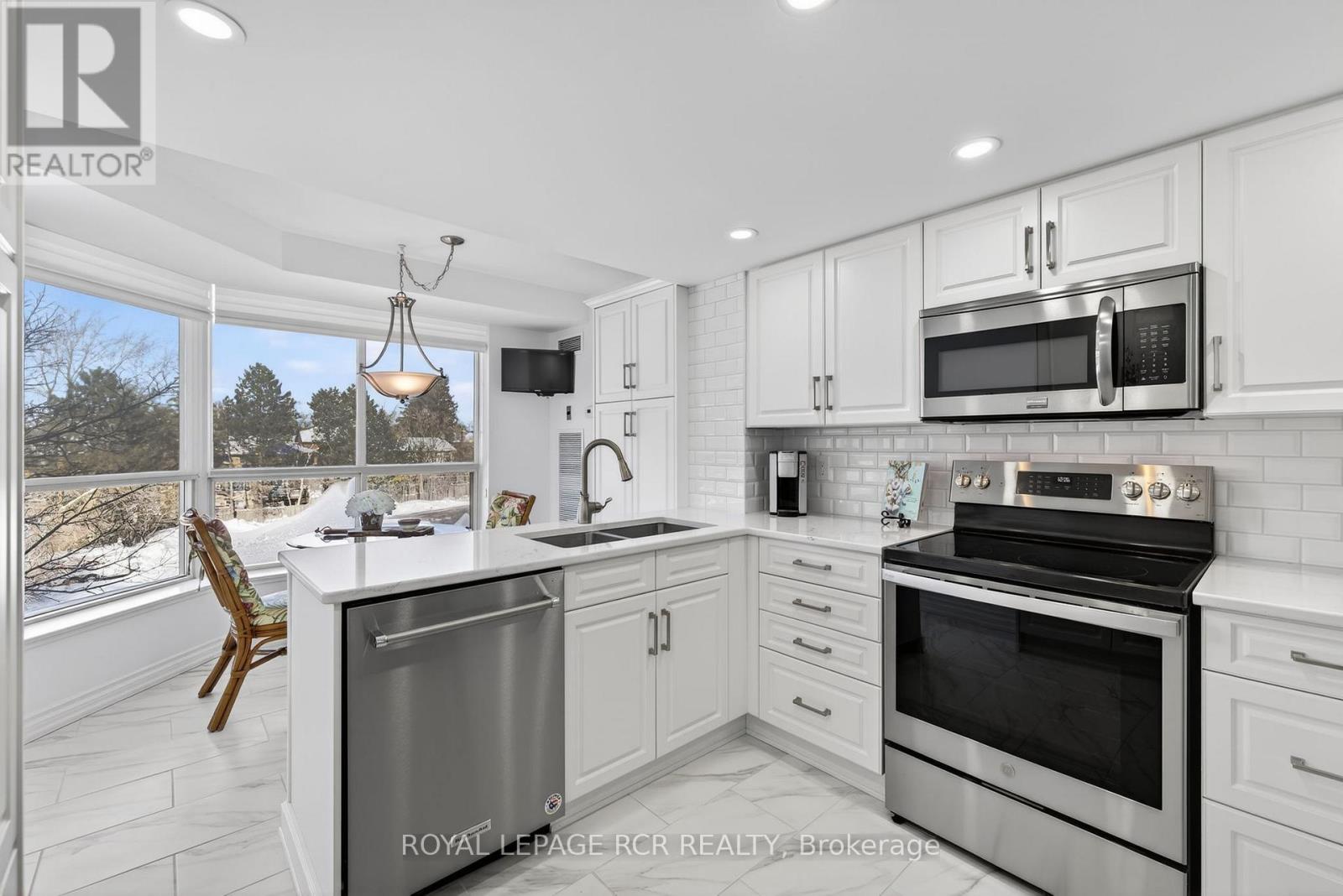 213 - 14924 Yonge Street, Aurora, Ontario  L4G 6H7 - Photo 6 - N12747746