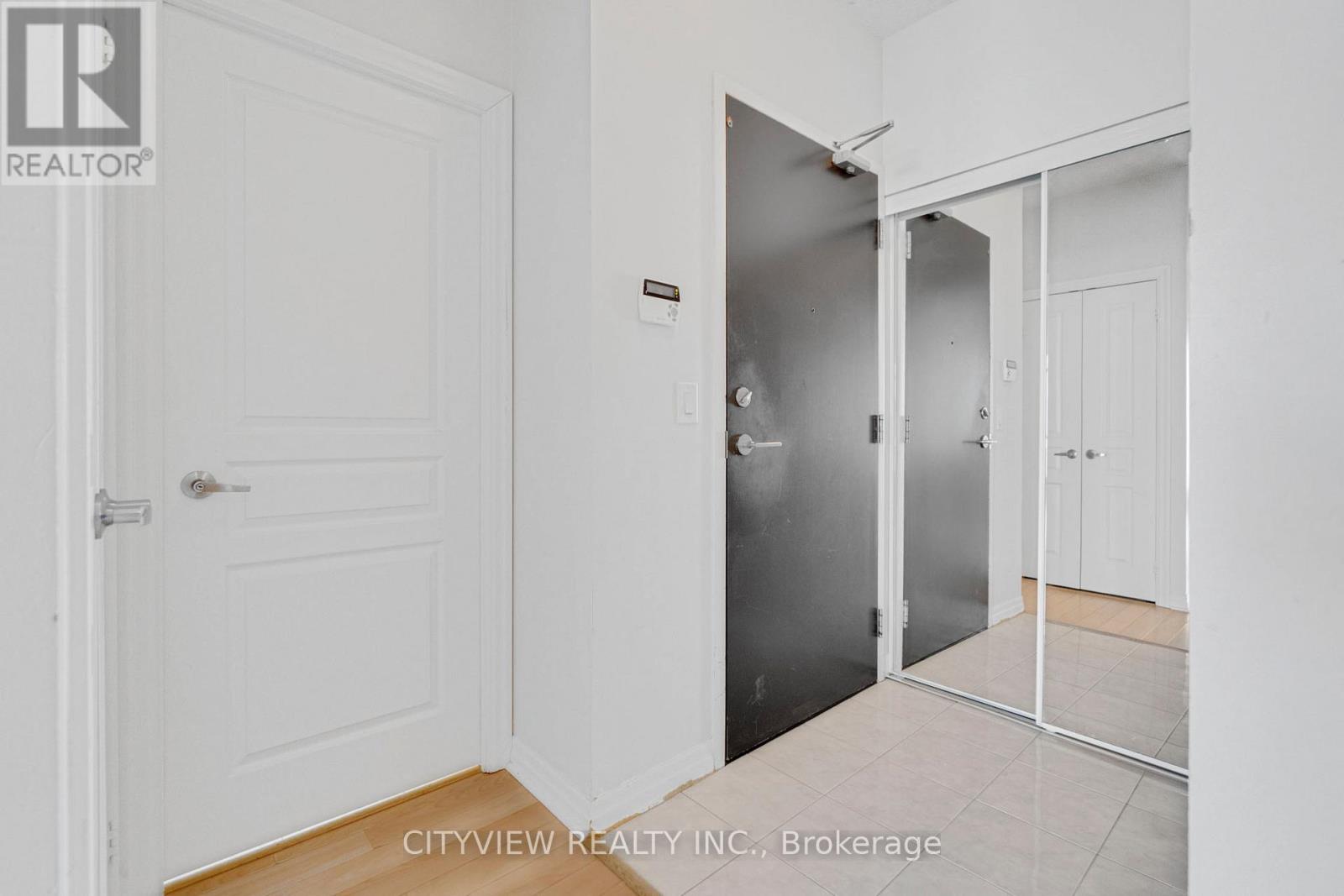 2406 - 225 Webb Drive, Mississauga (City Centre), Ontario  L5B 2P2 - Photo 10 - W12747656