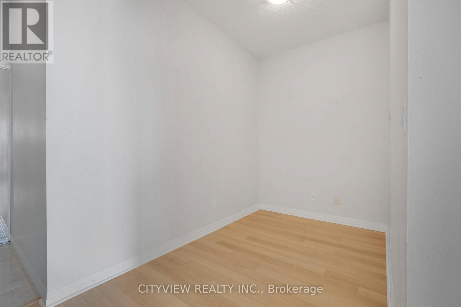 2406 - 225 Webb Drive, Mississauga (City Centre), Ontario  L5B 2P2 - Photo 12 - W12747656