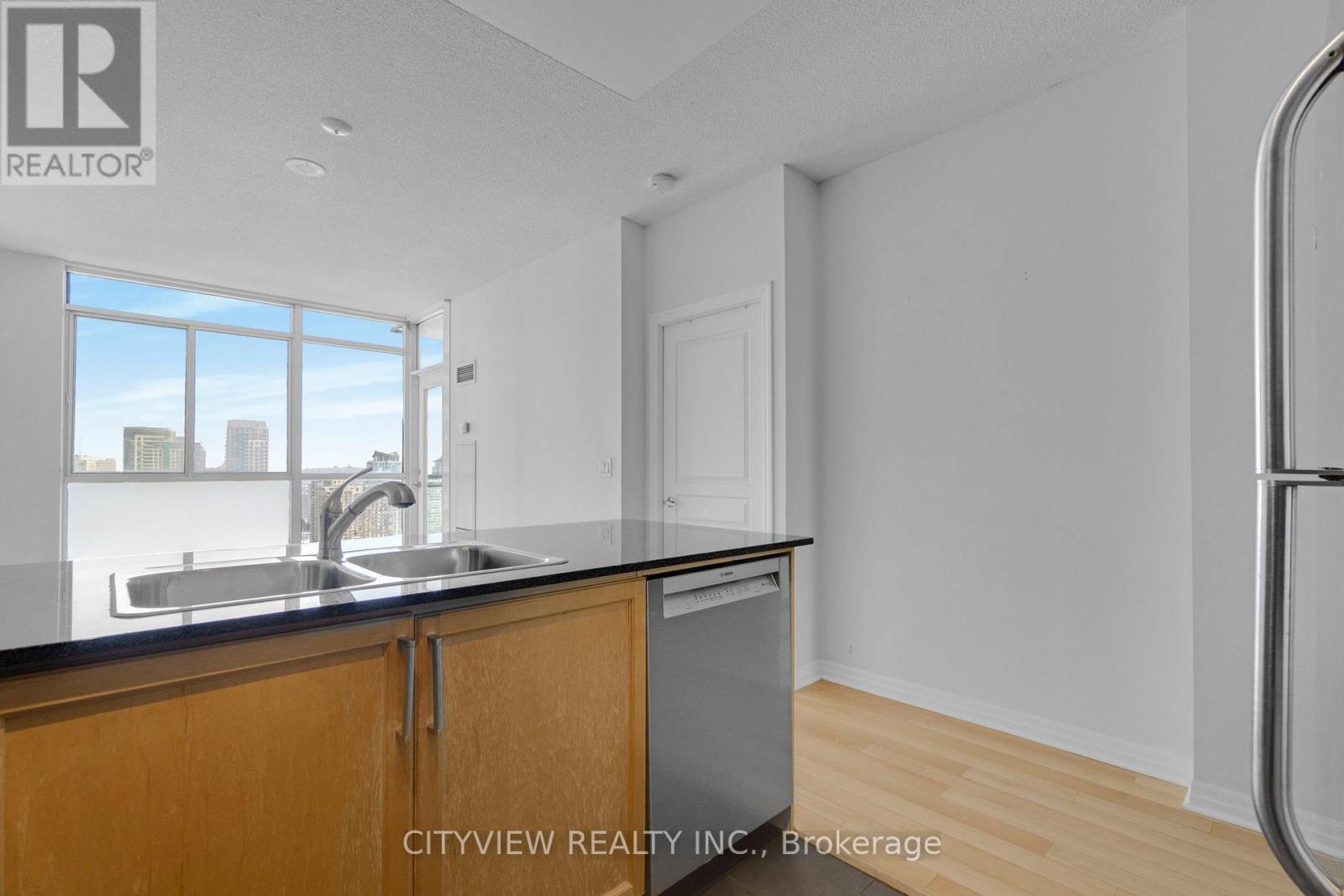 2406 - 225 Webb Drive, Mississauga (City Centre), Ontario  L5B 2P2 - Photo 23 - W12747656