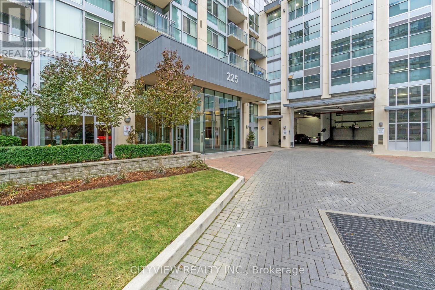 2406 - 225 Webb Drive, Mississauga (City Centre), Ontario  L5B 2P2 - Photo 4 - W12747656