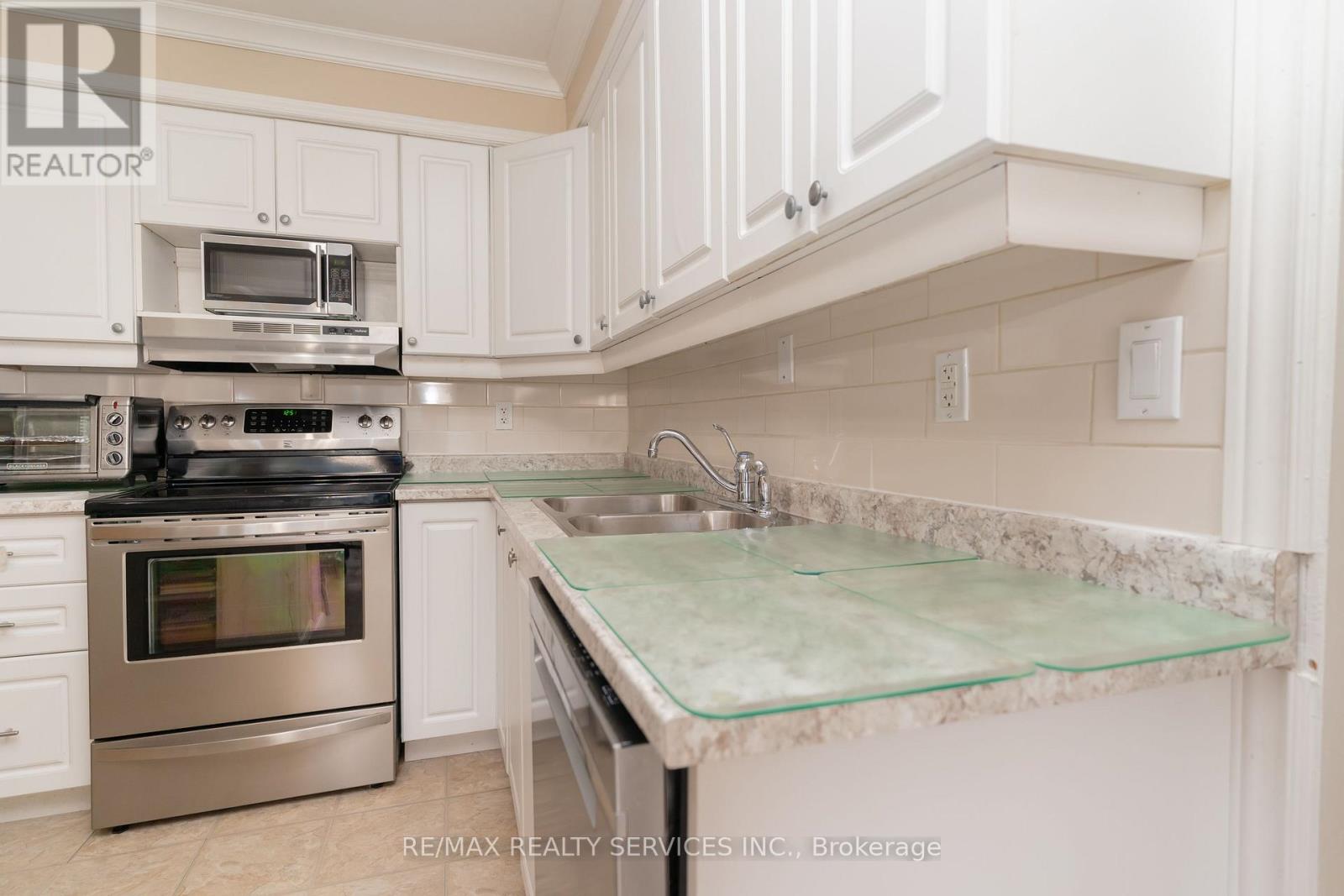 39 Dunblaine Crescent, Brampton, Ontario  L6T 3H1 - Photo 15 - W12747718