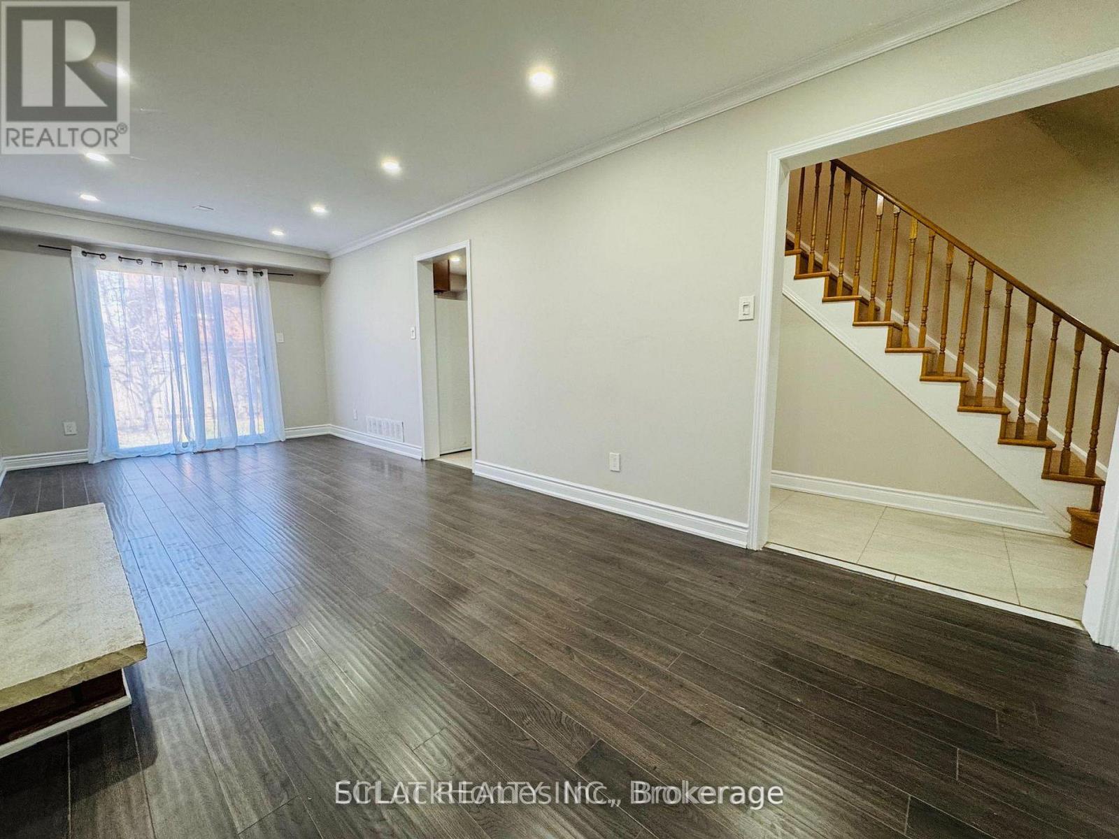 6 Dutch Crescent, Brampton, Ontario  L6Y 3V9 - Photo 4 - W12747724