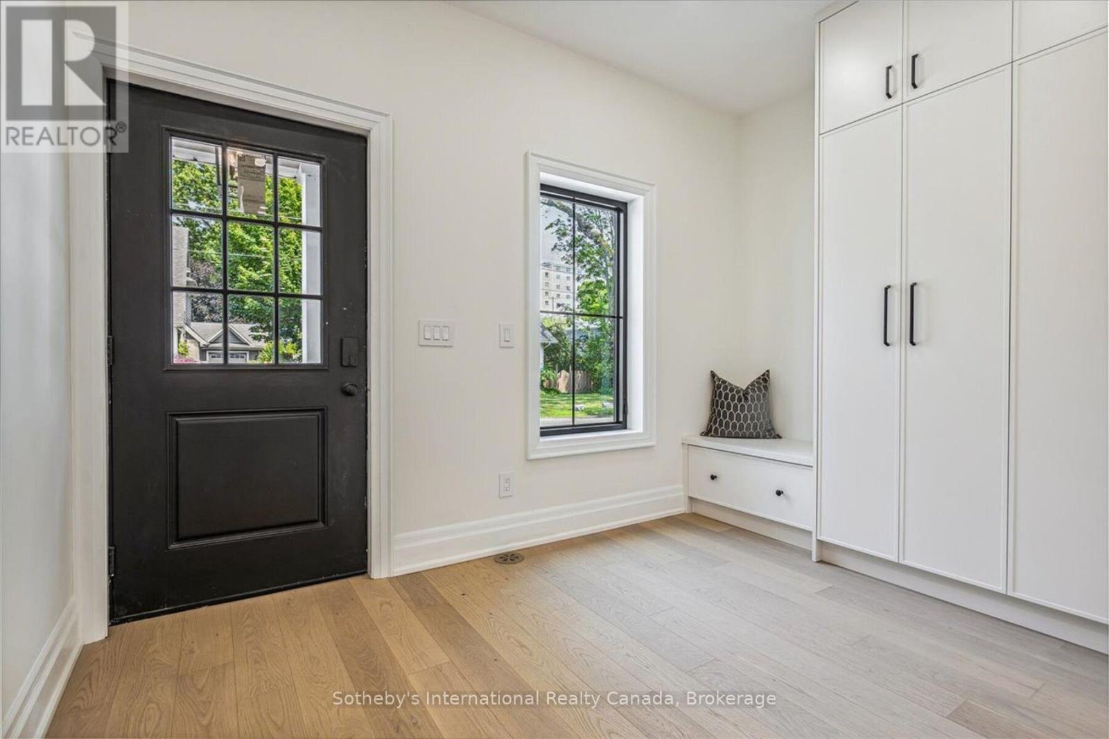 152 Chisholm Street, Oakville (Co Central), Ontario  L6K 3J4 - Photo 5 - W12747870