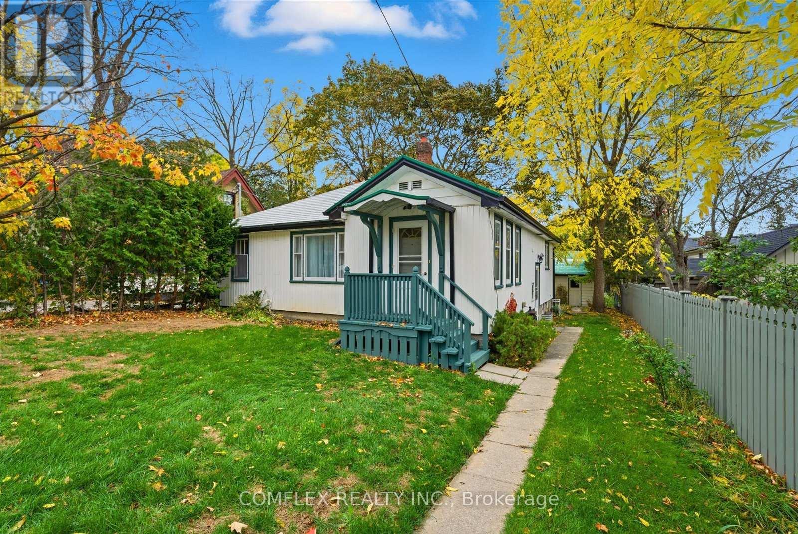 68 CAMBRIDGE STREET N, Kawartha Lakes, Ontario