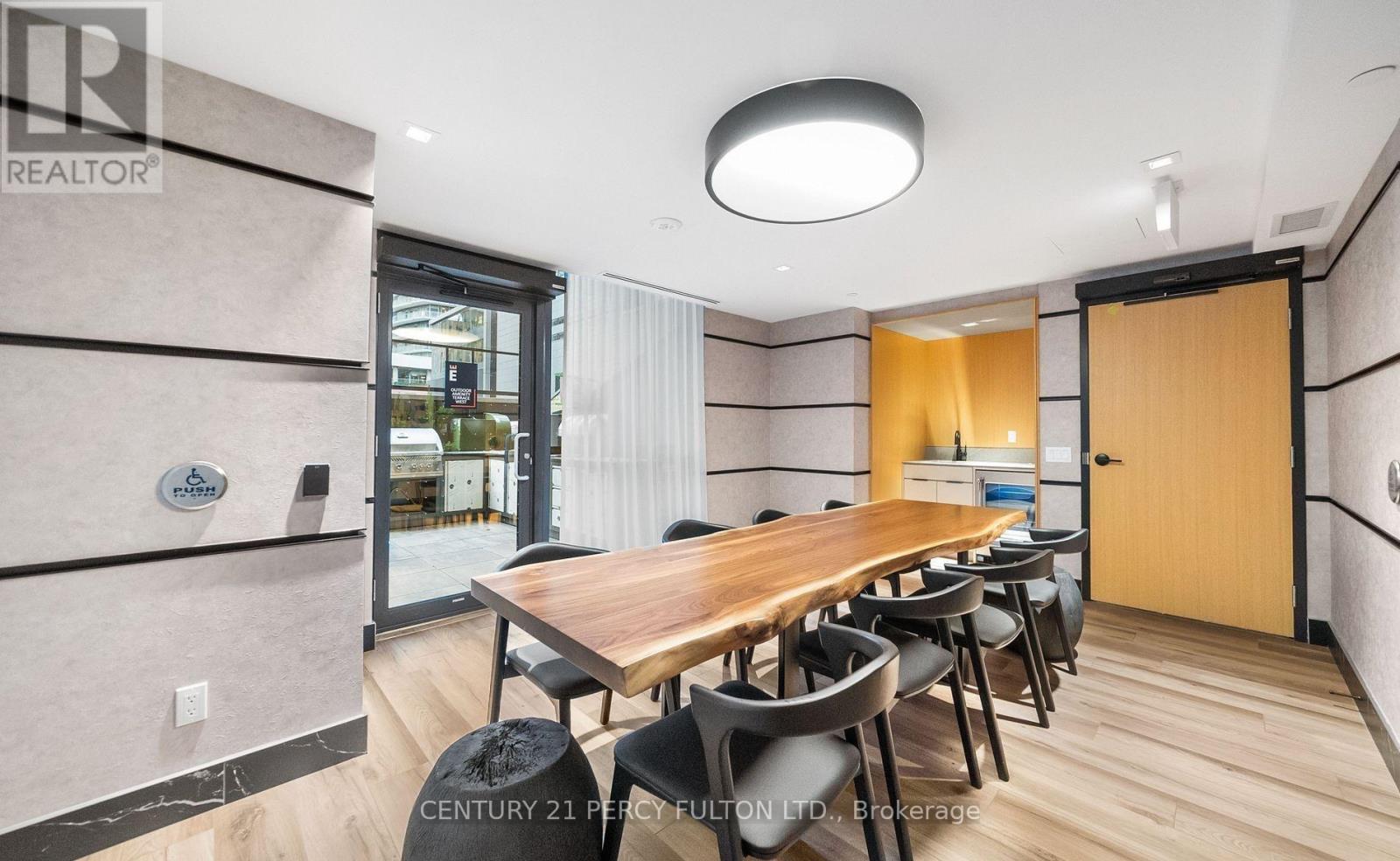 1807 - 327 King Street W, Toronto, Ontario  M5V 0W7 - Photo 11 - C12747054