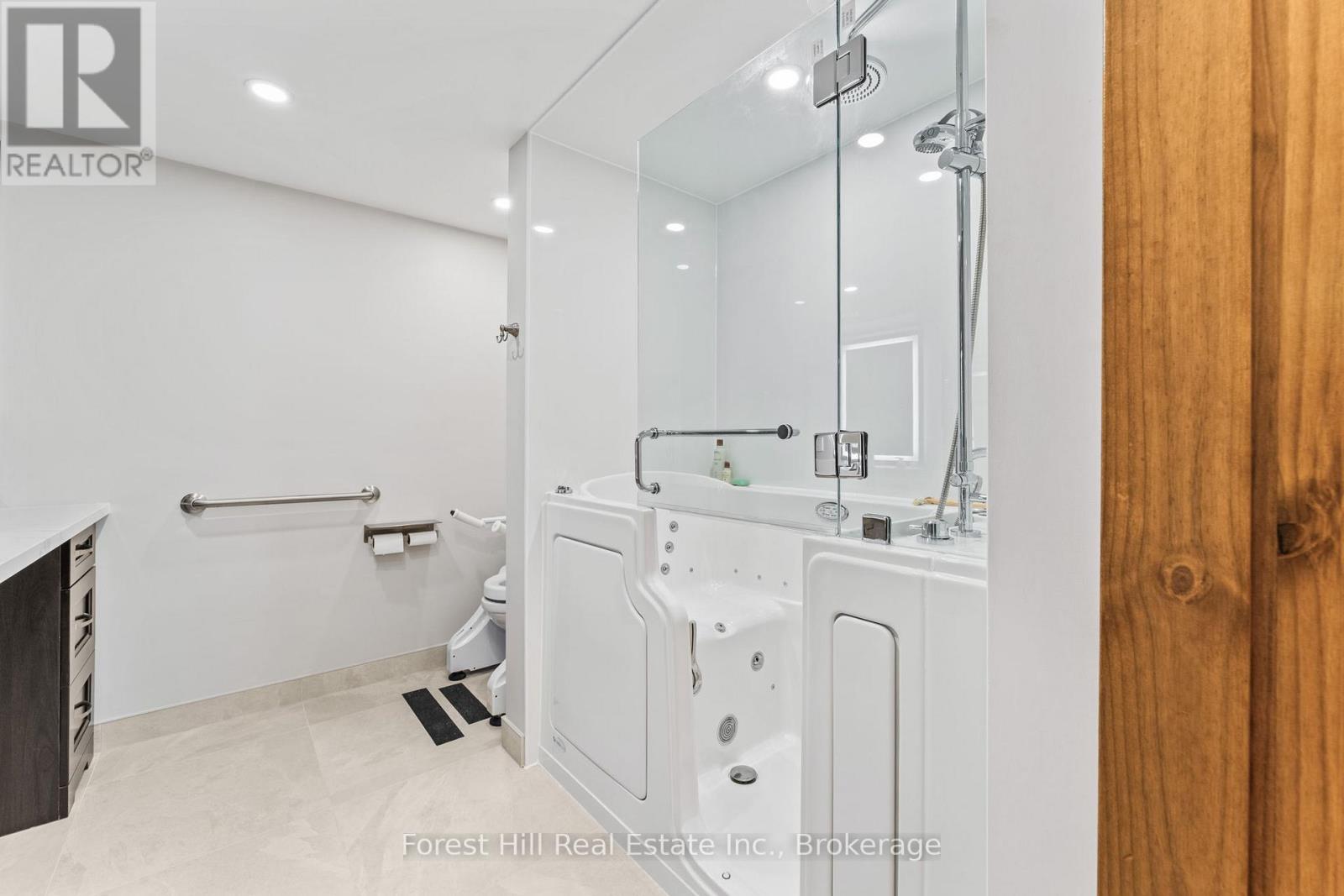 1062 Pine Lake Road, Gravenhurst, Ontario  P1P 1R2 - Photo 18 - X12747764