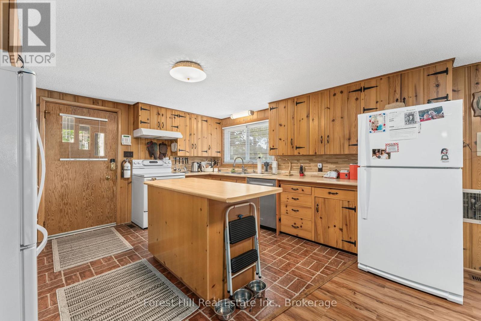 1062 Pine Lake Road, Gravenhurst, Ontario  P1P 1R2 - Photo 8 - X12747764