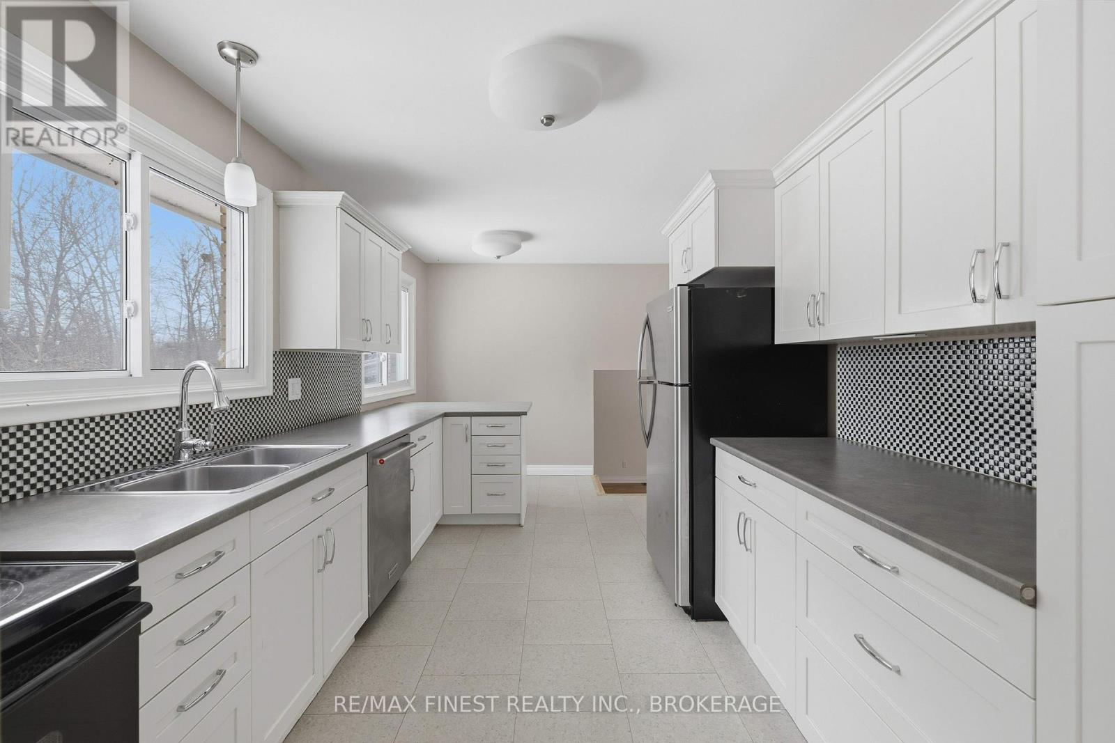 337 Avenue Road, Kingston, Ontario  K7M 1C8 - Photo 8 - X12748074