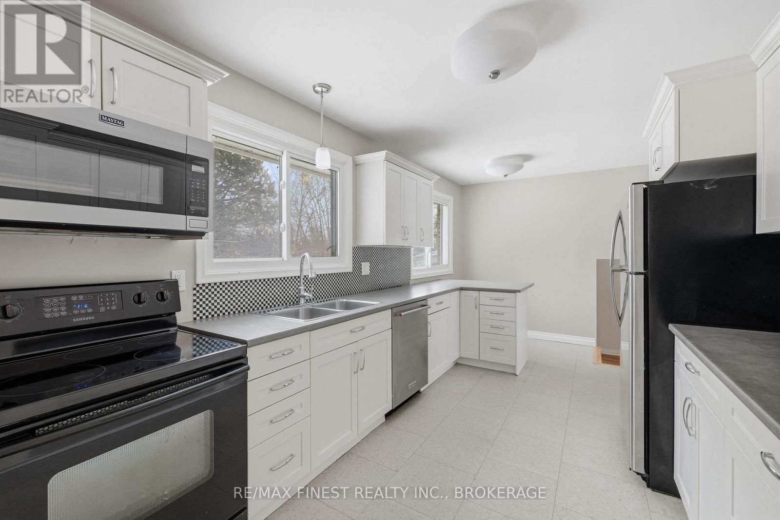 337 Avenue Road, Kingston, Ontario  K7M 1C8 - Photo 9 - X12748074