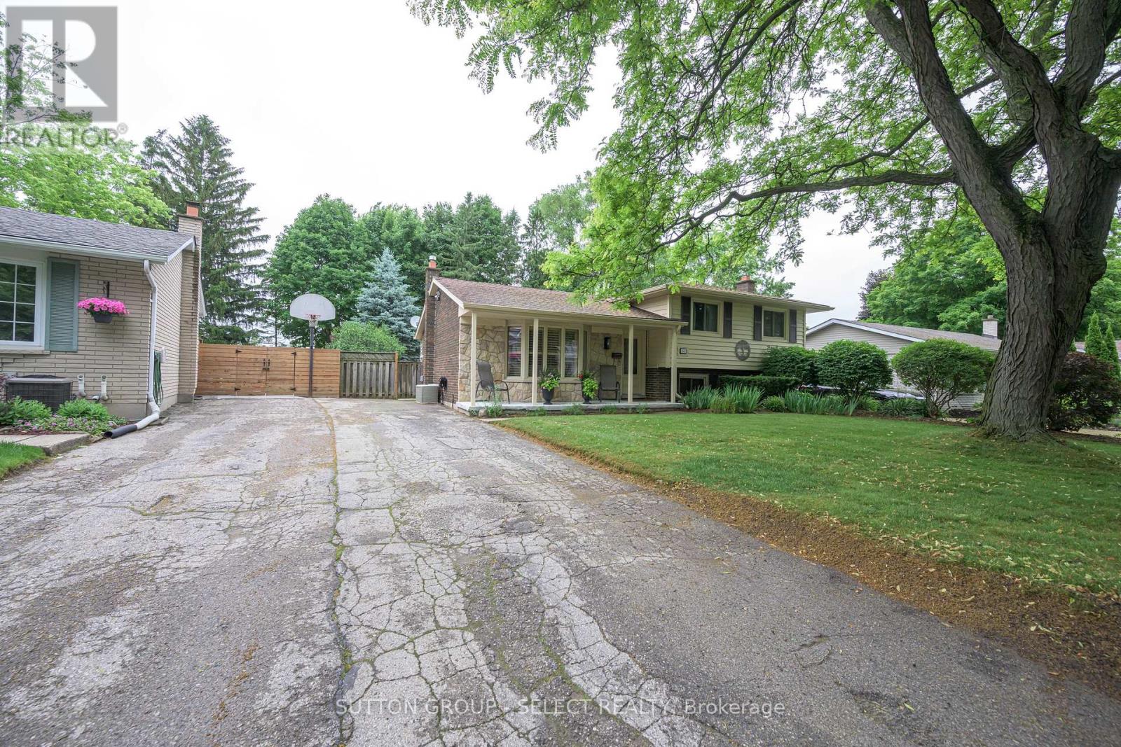 643 Dunboyne Crescent, London North, Ontario  N5X 1Y1 - Photo 4 - X12747760