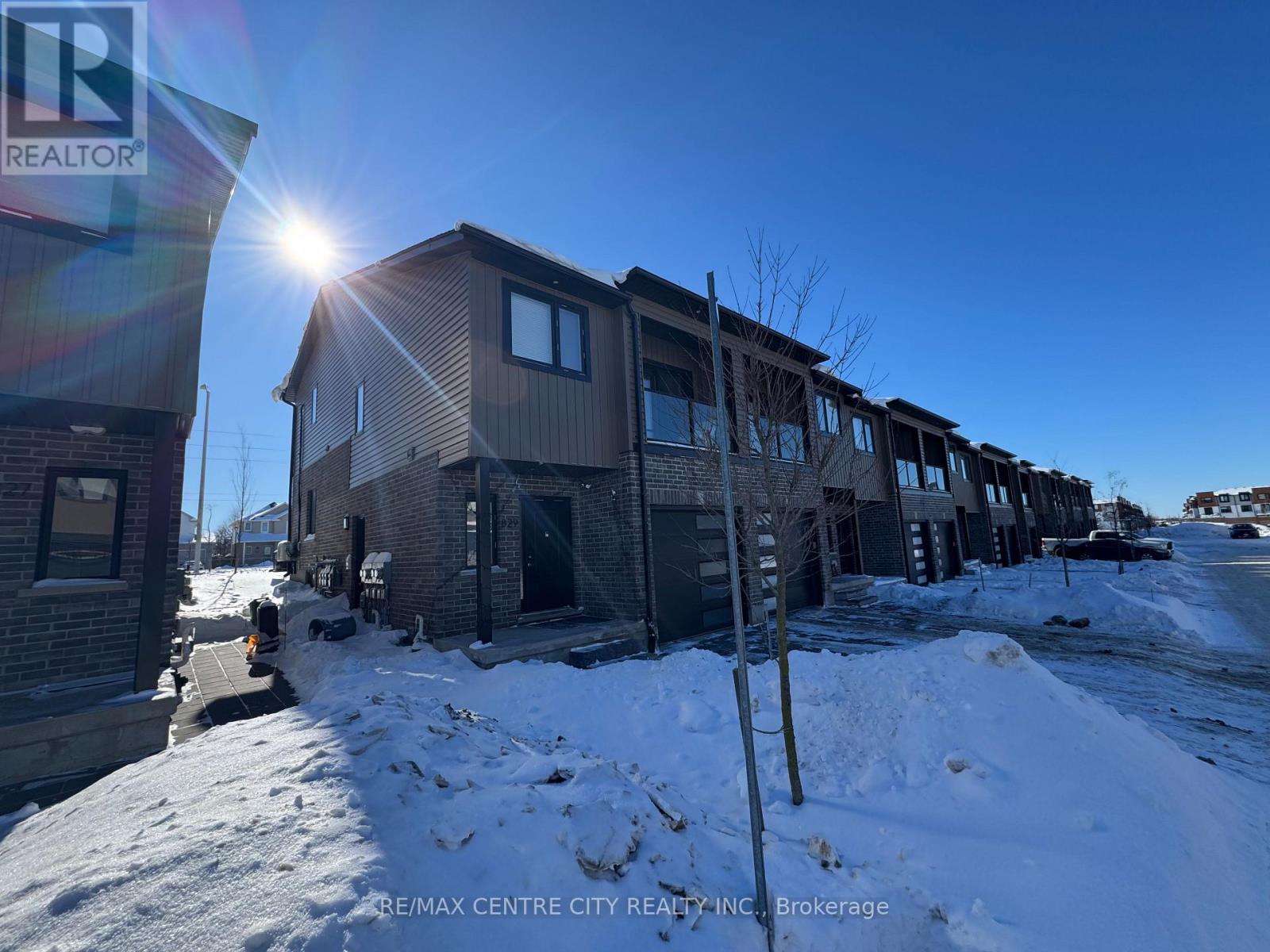 829 Sarnia Road, London North (North M), Ontario  N6H 0K3 - Photo 2 - X12747866