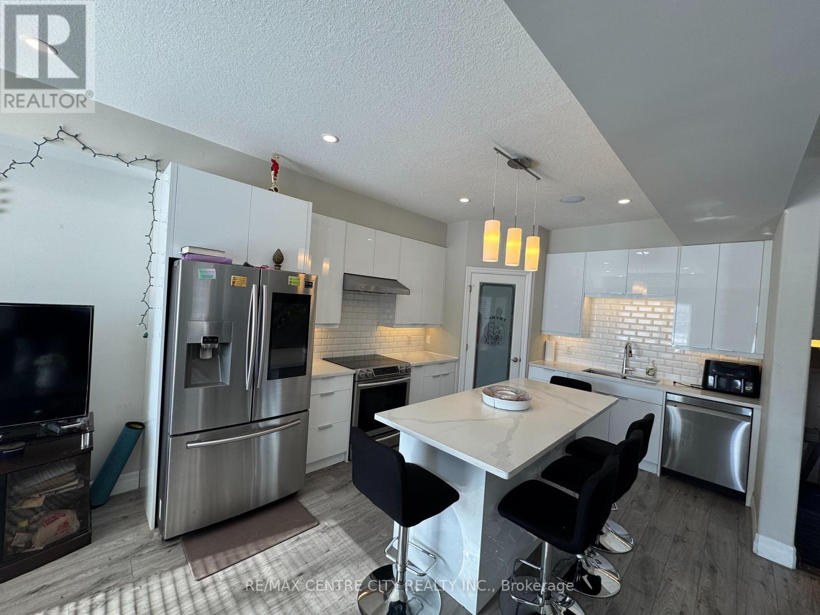 829 Sarnia Road, London North (North M), Ontario  N6H 0K3 - Photo 6 - X12747866