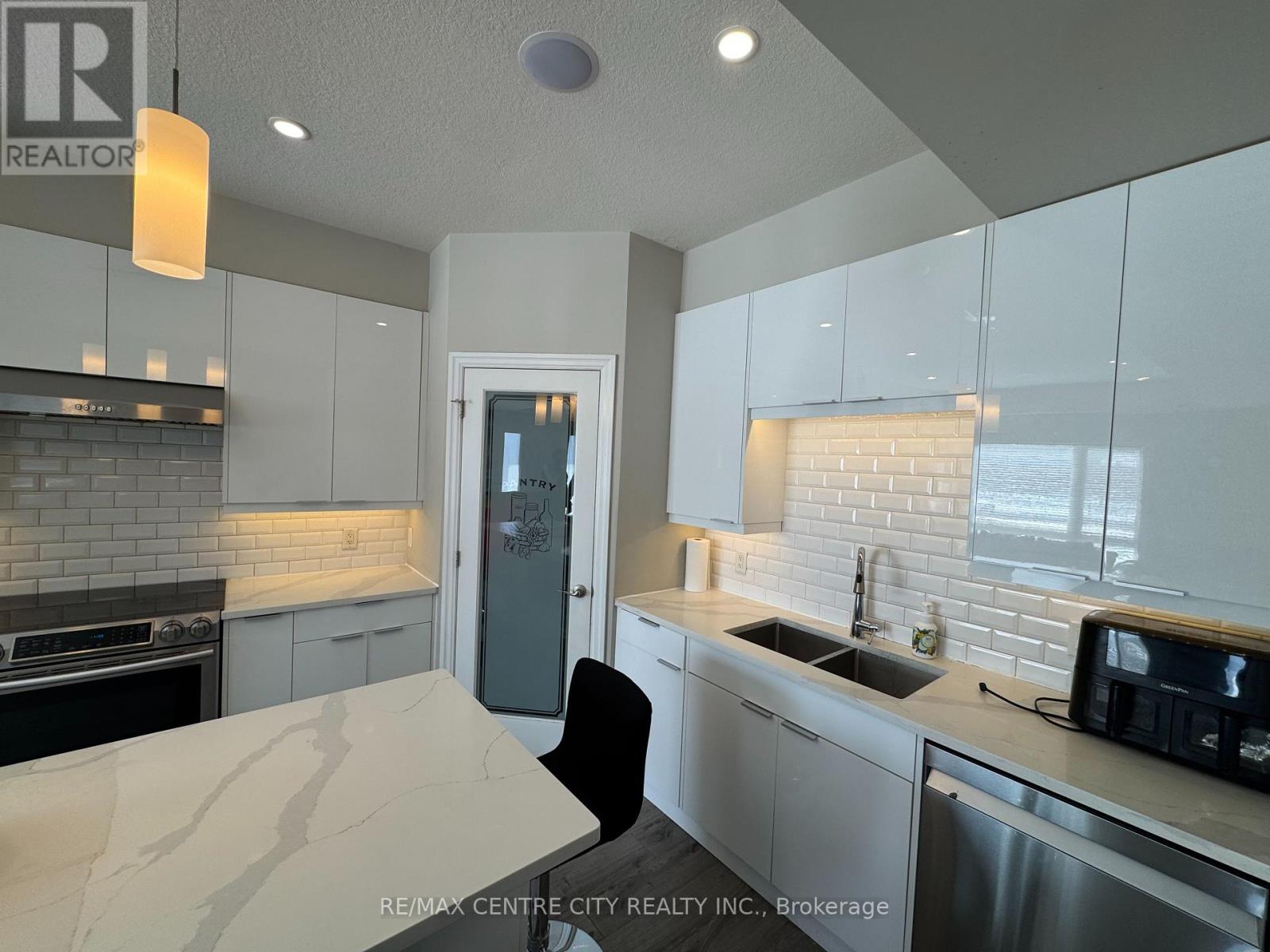 829 Sarnia Road, London North (North M), Ontario  N6H 0K3 - Photo 9 - X12747866